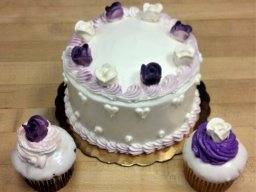6 inch cake with matching cupcakes